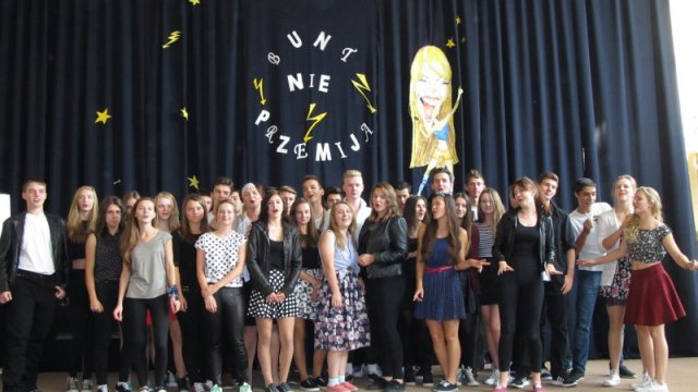 „Bunt nie przemija”, czyli otrzęsiny klas pierwszych AD 2015